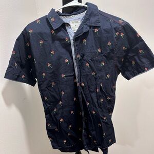 Men’s short sleeve button down, blue with red rose print, medium, 100% cotton